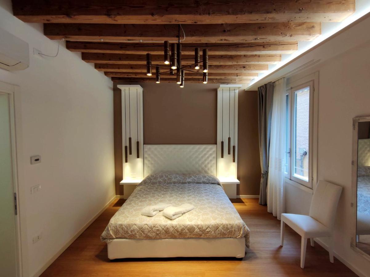 Deluxe 3 Bedroom Flat In Rialto Velence Kültér fotó
